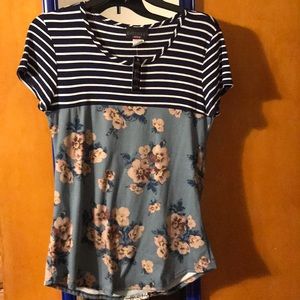 Flower/stripes short sleeve shirt.